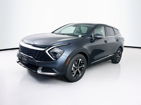 Used 2024 Kia Sportage EX image 3