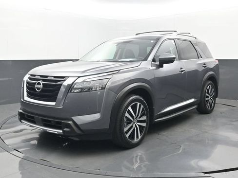 Used 2025 Nissan Pathfinder Platinum w/ Cargo Package FWD image 24