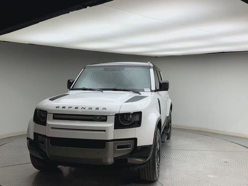 Certified 2025 Land Rover Defender 110 X-Dynamic SE image 7