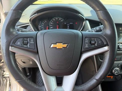 Used 2019 Chevrolet Trax LT w/ LT Convenience Package image 13