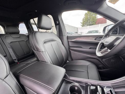 New 2026 Jeep Grand Cherokee Limited w/ Limited Altitude Package AWD/4WD image 19