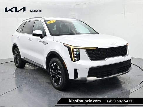 Certified 2025 Kia Sorento S image 1