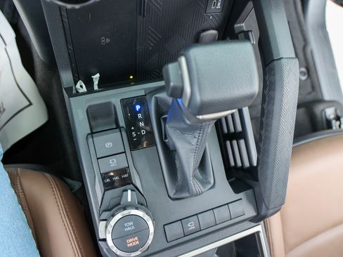 Used 2025 Toyota 4Runner Limited AWD/4WD image 28