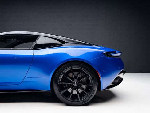 Used 2020 Aston Martin DB11 AMR image 23