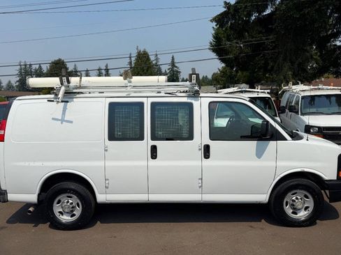 Used 2013 Chevrolet Express 2500 RWD image 3