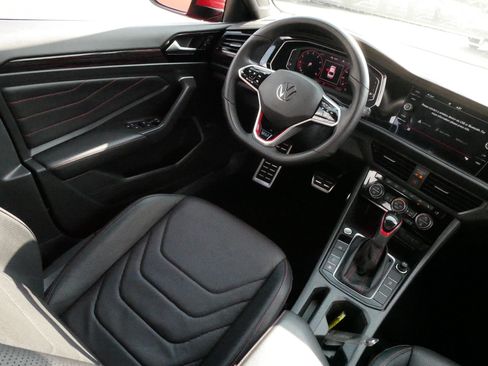 Certified 2022 Volkswagen Jetta GLI Autobahn FWD image 9
