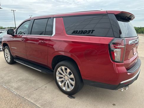 Used 2024 Chevrolet Suburban Premier w/ Premium Package RWD image 5