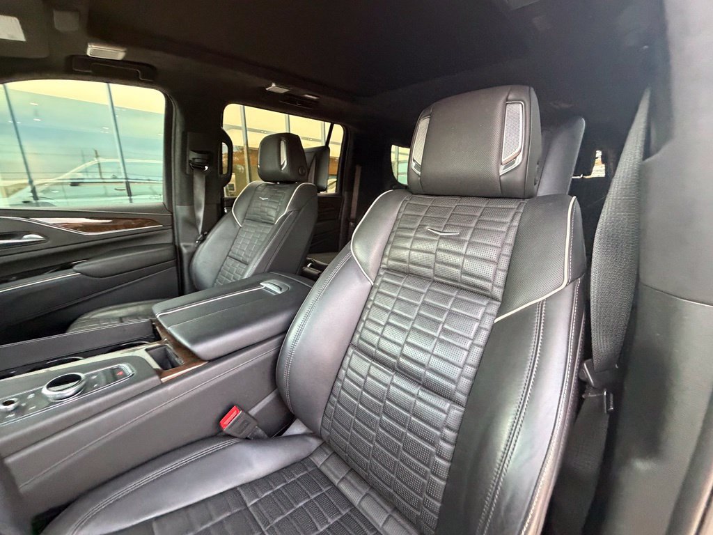 Used 2024 Cadillac Escalade ESV Sport Platinum w/ LPO, ONYX Package AWD/4WD image 11