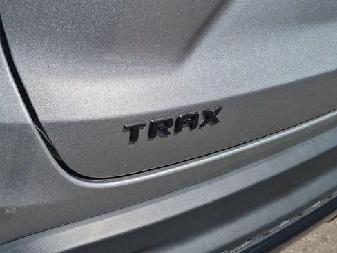 Used 2024 Chevrolet Trax RS w/ Sunroof Package FWD image 33