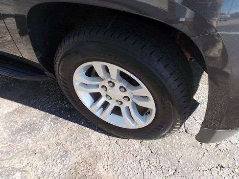 Used 2018 Chevrolet Suburban LT image 9