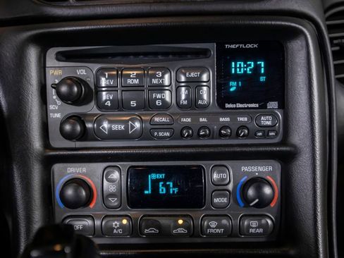 Used 2000 Chevrolet Corvette Coupe w/ Roof Pkg RWD image 26