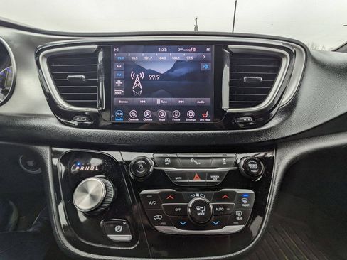 Used 2020 Chrysler Pacifica Touring-L AWD/4WD image 17