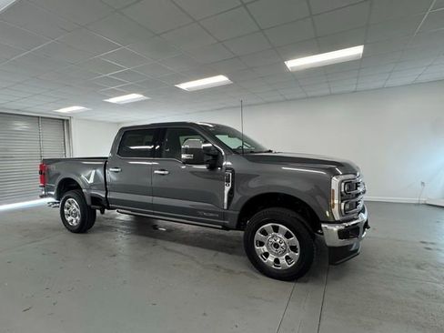 New 2026 Ford F250 4x4 Crew Cab Super Duty image 3