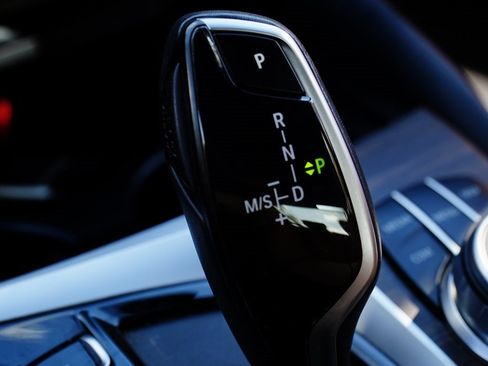 Used 2022 BMW 530i xDrive w/ M Sport Package image 19