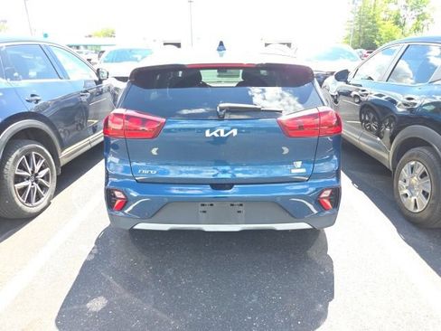 Used 2022 Kia Niro LXS FWD image 2