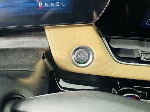 Used 2025 Chevrolet Equinox ACTIV w/ Safety and Technology Package image 16