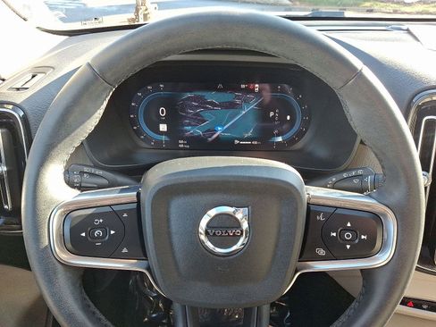 Certified 2023 Volvo XC40 B4 Plus w/ Climate Package image 21