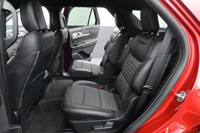 Used 2025 Ford Explorer ST-Line w/ Premium Package RWD image 14