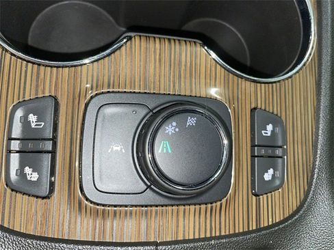 Certified 2023 GMC Acadia SLE w/ Driver Convenience Package image 28