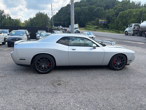 Used 2009 Dodge Challenger SRT8 RWD image 4