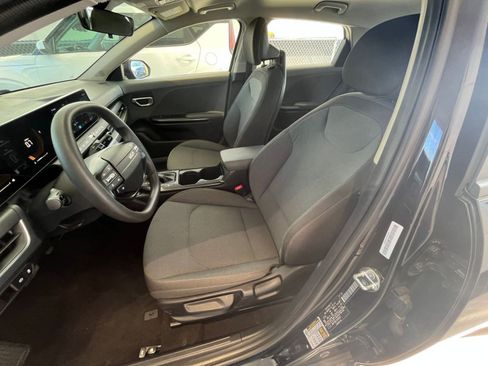 Used 2025 Kia K4 FWD image 25