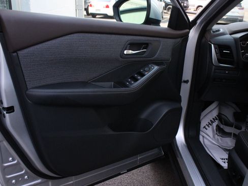 Used 2023 Nissan Rogue SV AWD/4WD image 12