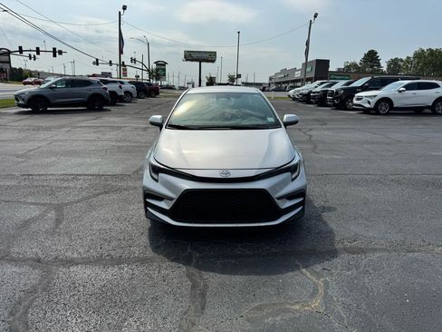 Used 2023 Toyota Corolla SE FWD image 3