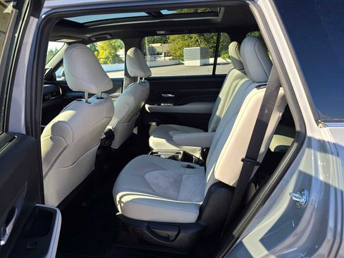 Certified 2025 Toyota Grand Highlander AWD Hybrid image 18