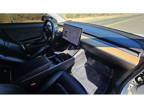 Used 2018 Tesla Model 3 Long Range image 17