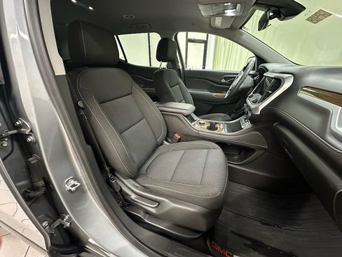 Used 2023 GMC Acadia SLE w/ Driver Convenience Package FWD image 18