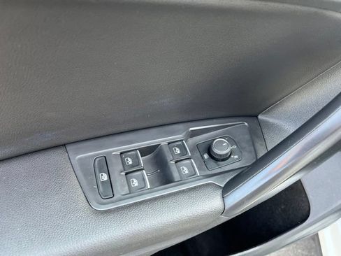 Used 2021 Volkswagen Tiguan SE w/ Panoramic Sunroof Package AWD/4WD image 19