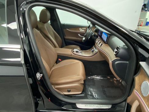 Used 2018 Mercedes-Benz E 300 4MATIC w/ Premium 2 Package image 22