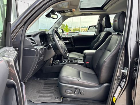 Used 2023 Toyota 4Runner TRD Off-Road Premium w/ Moonroof Package AWD/4WD image 10