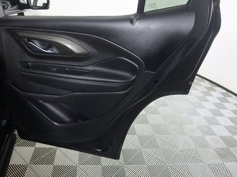 Used 2024 GMC Terrain SLT image 25