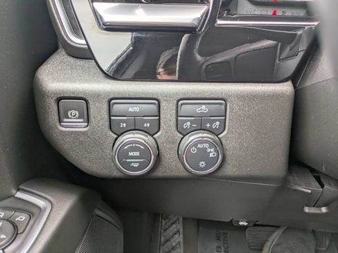 Used 2022 Chevrolet Silverado 1500 LT AWD/4WD image 19