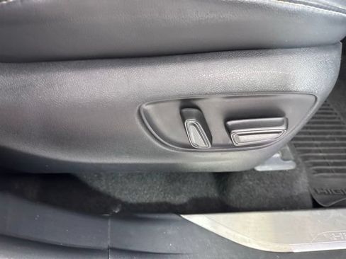 Used 2023 Toyota Highlander XSE AWD/4WD image 11