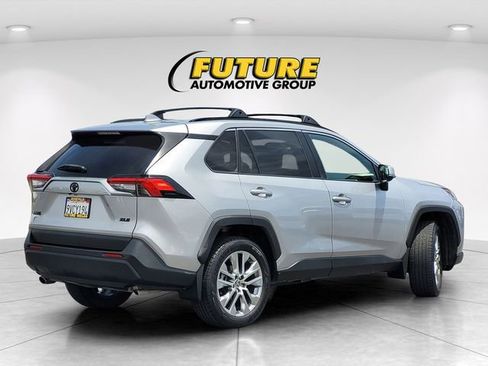 Used 2022 Toyota RAV4 XLE Premium FWD image 4