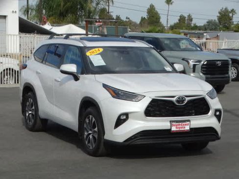 Certified 2024 Toyota Highlander XLE image 2