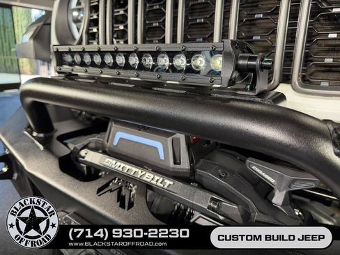 Used 2025 Jeep Wrangler Unlimited Rubicon AWD/4WD image 7
