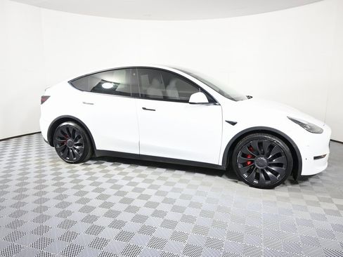 Used 2022 Tesla Model Y Performance image 8