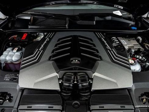 Used 2025 Lamborghini Urus SE AWD/4WD image 5