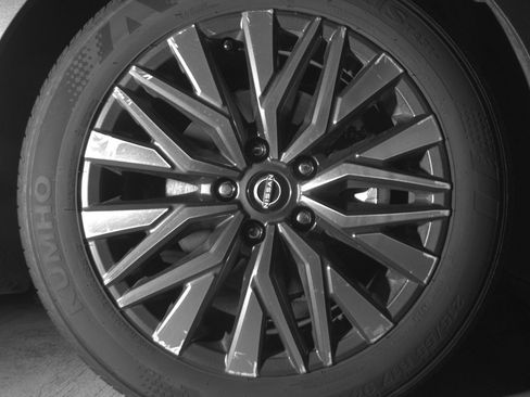 Used 2025 Nissan Altima 2.5 SV FWD image 13