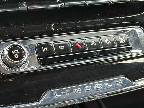 Used 2025 Lincoln Corsair FWD w/ Rear Removable Package Tray image 19