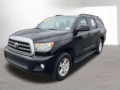 Used 2017 Toyota Sequoia SR5 w/ Premium Package image 2