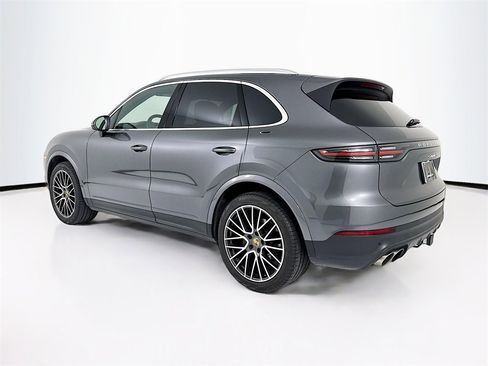 Used 2023 Porsche Cayenne S image 3