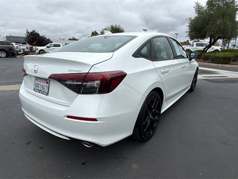 Used 2025 Honda Civic Sport image 4
