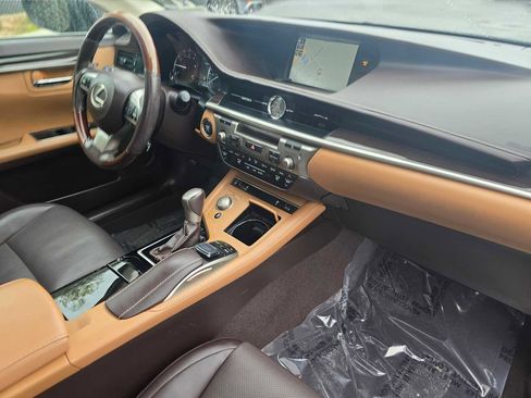 Used 2018 Lexus ES 350 w/ Navigation System Package image 12