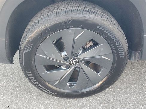 Certified 2025 Volkswagen Taos S image 5