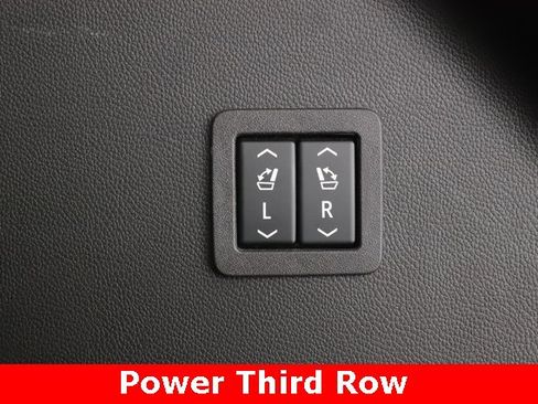 Used 2023 Buick Enclave Avenir image 33