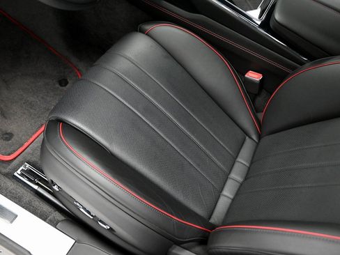 Used 2021 Bentley Flying Spur V8 image 11